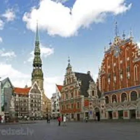 Old Over The River, Free Parking, Up To 4ppl. Self Check-in\out Riga