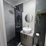Apartment Old Over The River, Free Parking, Up To 4ppl. Self Check-in\out