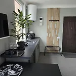 Apartment Old Over The River, Free Parking, Up To 4ppl. Self Check-in\out *