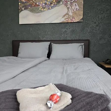 Apartment Old Over The River, Free Parking, Up To 4ppl. Self Check-in\out *